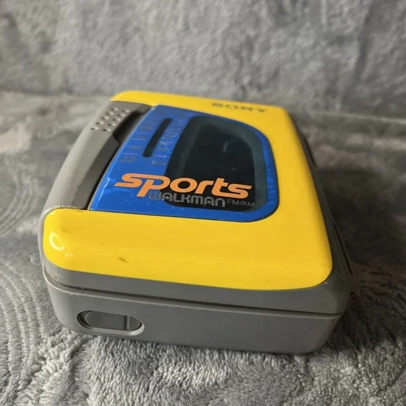 Vintage- Sony Sports Walkman AM/FM Radio
Cassette Player - Tested -Works - Picture 3 of 9